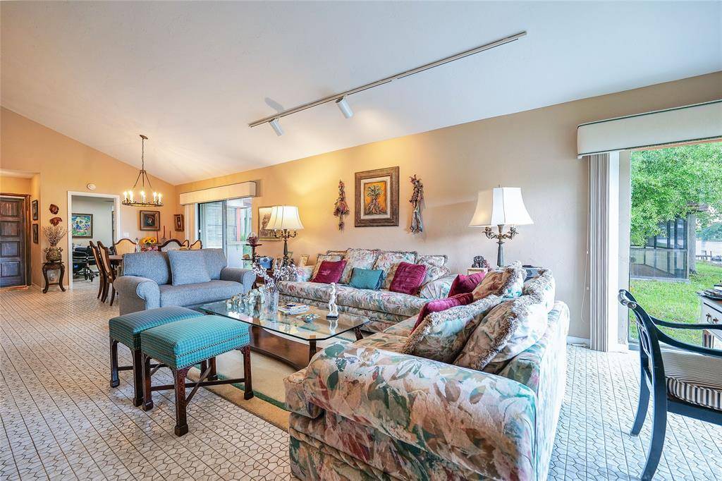 Lauderhill, FL 33319,5609 Hammock Ln #210