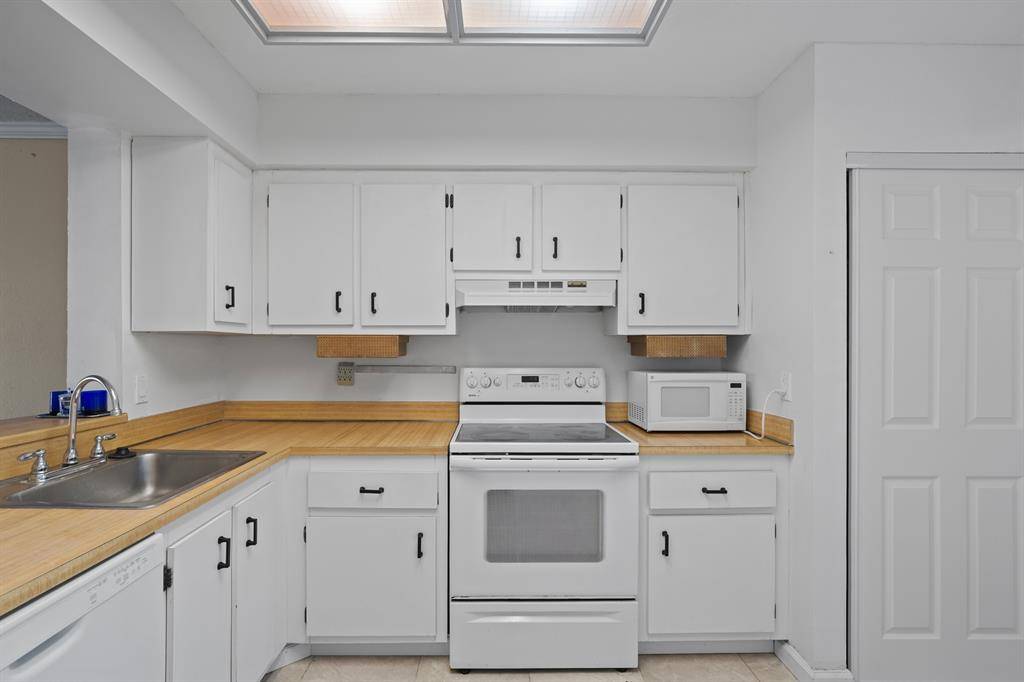 Deerfield Beach, FL 33064,4550 NW 18th Ave #301