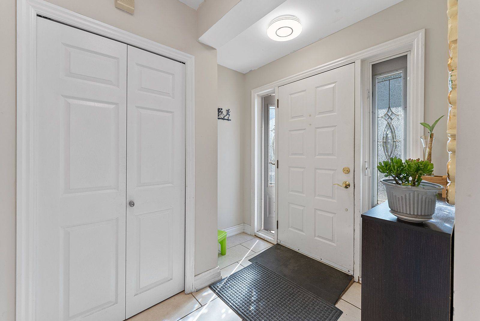 Toronto W09, ON M9R 3L3,37 Callowhill DR