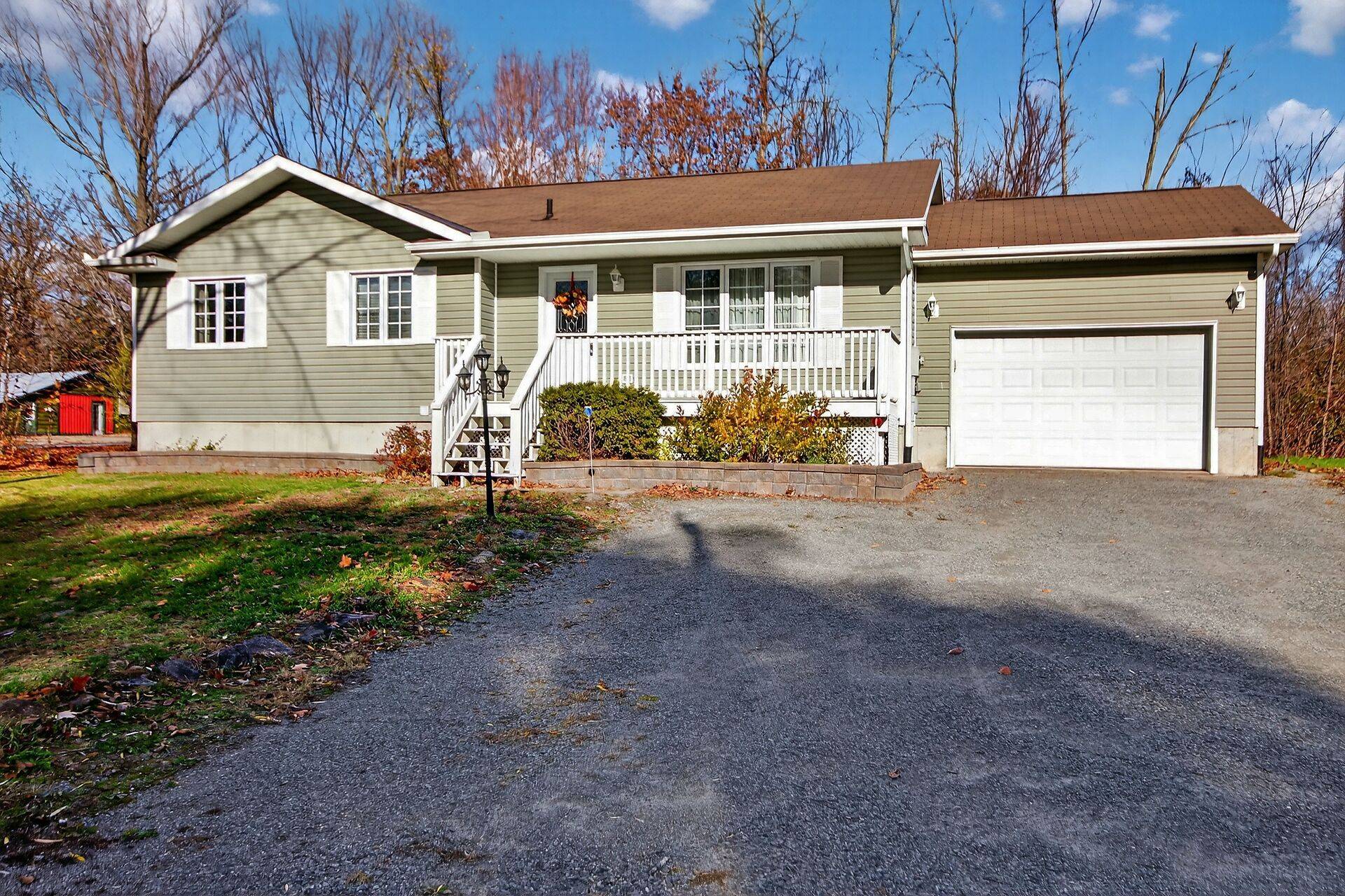 Rideau Lakes, ON K0G 1P0,5 Bay ST S