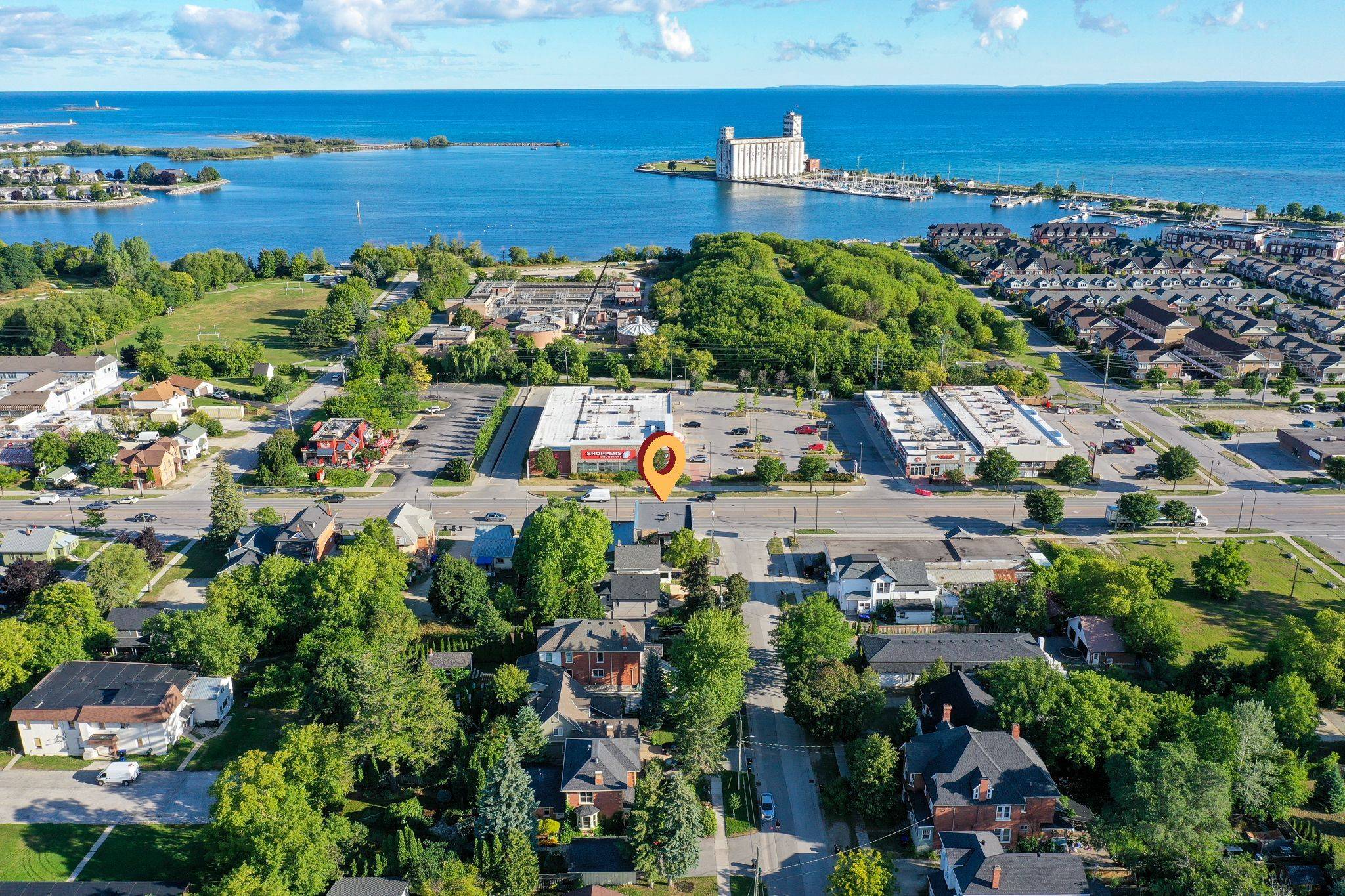 Collingwood, ON L9Y 1A7,160-180 First ST