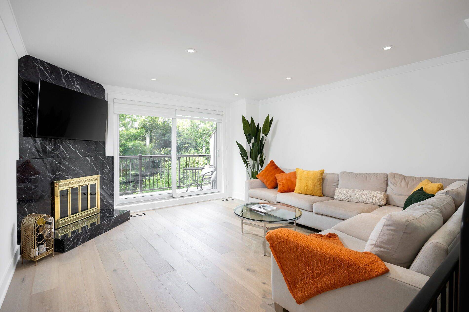 Toronto W01, ON M6S 1B4,20 Budgell TER #11