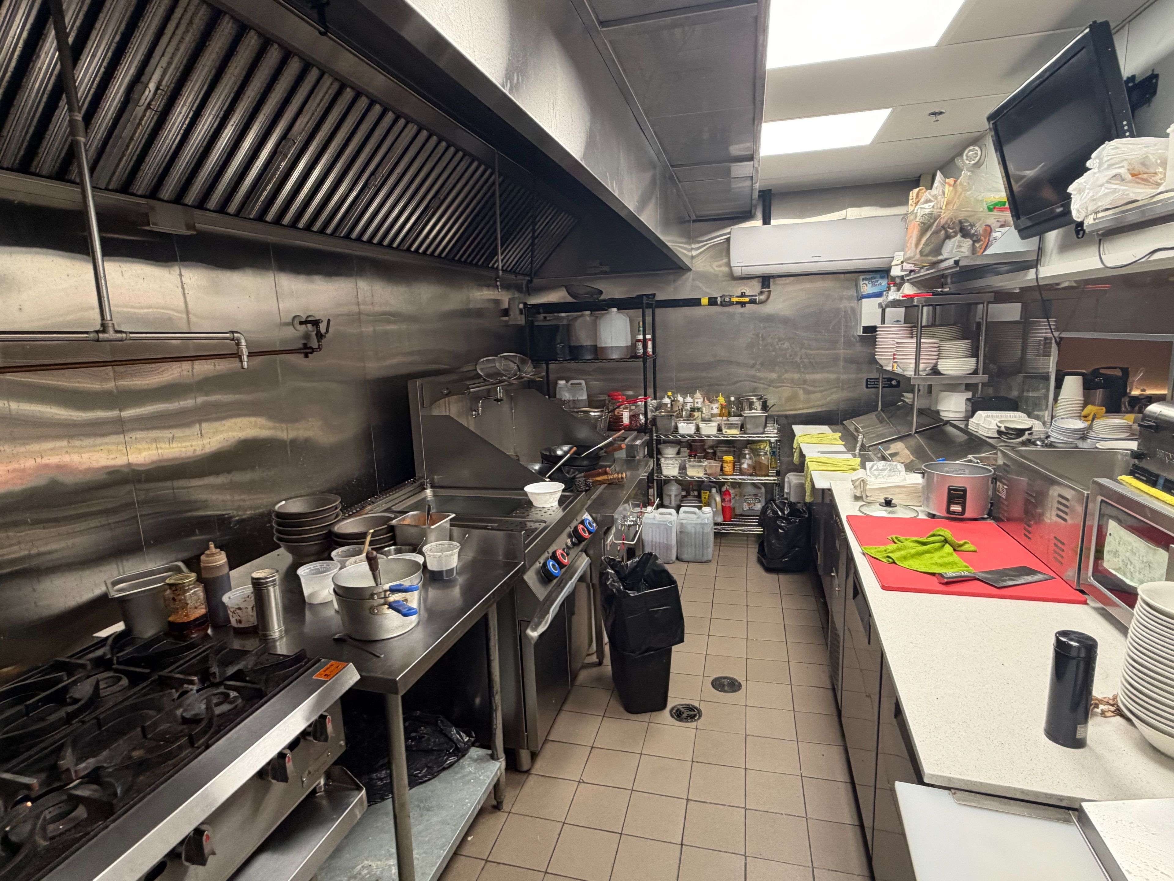 Mississauga, ON L4Y 4G6,888 Dundas ST E #D2-B