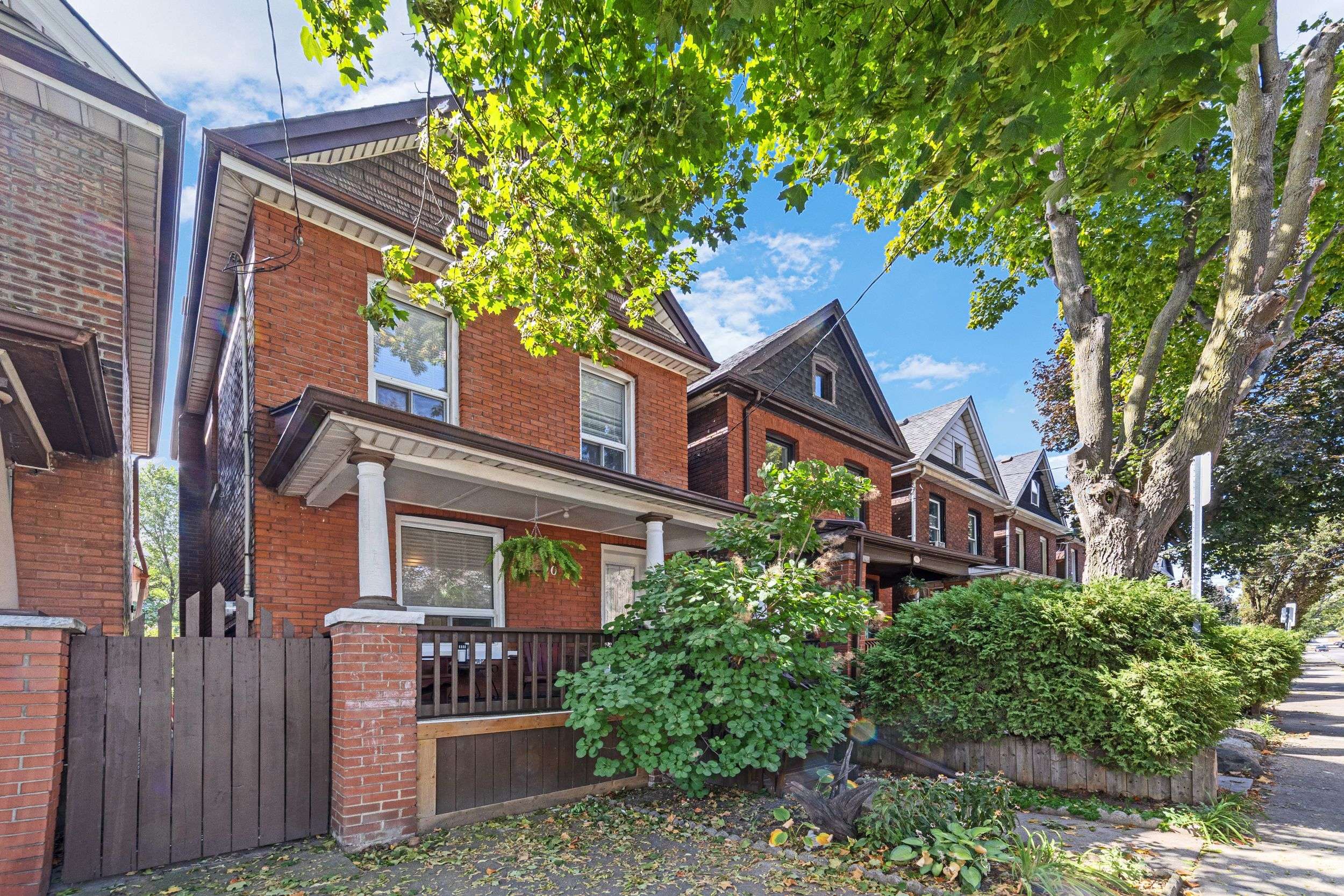 Hamilton, ON L8L 3G9,100 Case ST