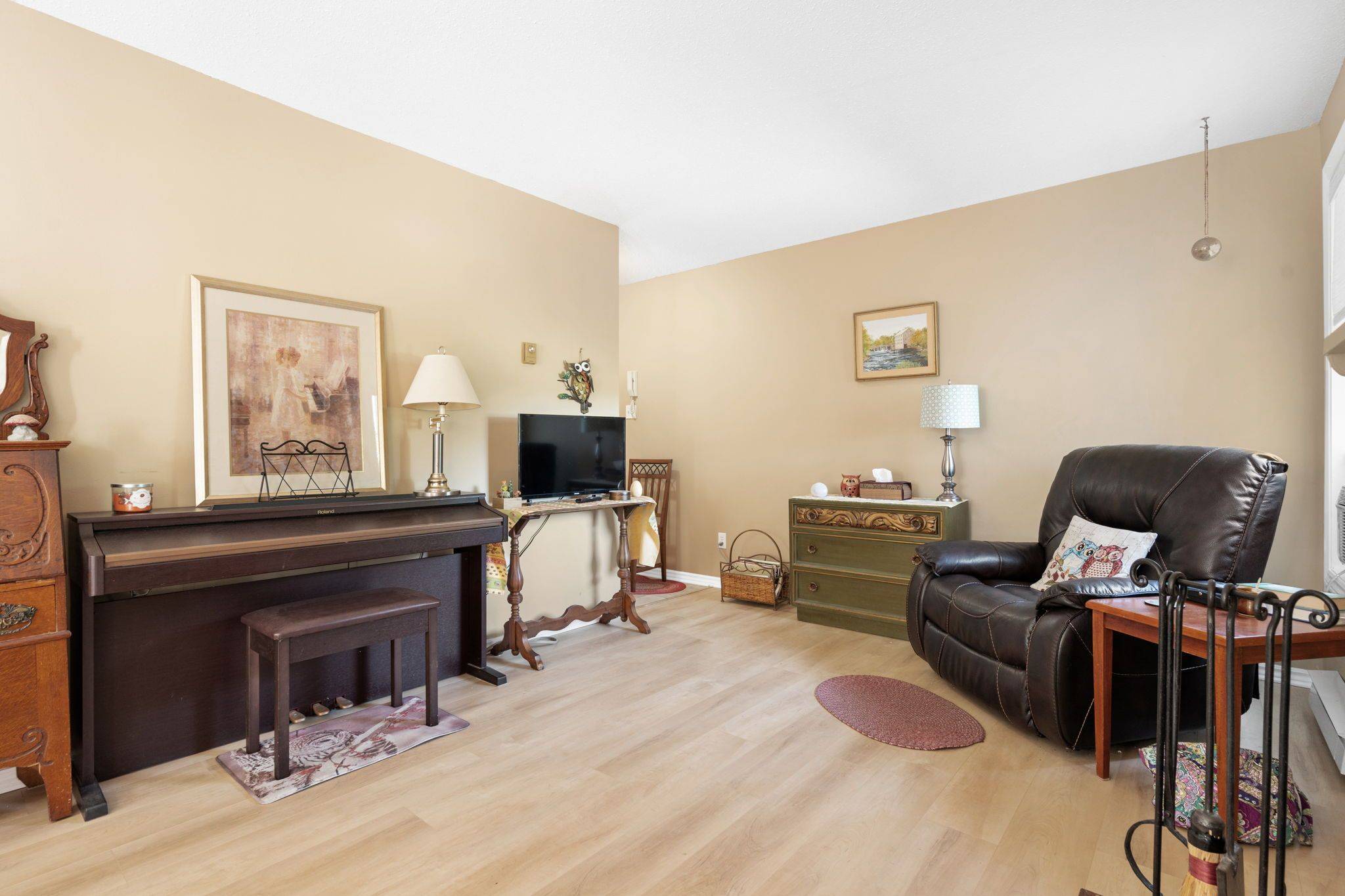 Blossom Park - Airport And Area, ON K1T 2S6,3070 Councillors WAY #D