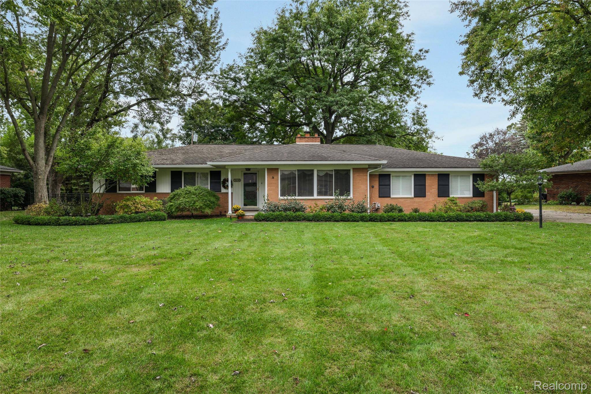 Beverly Hills, MI 48025,31698 Southview ST