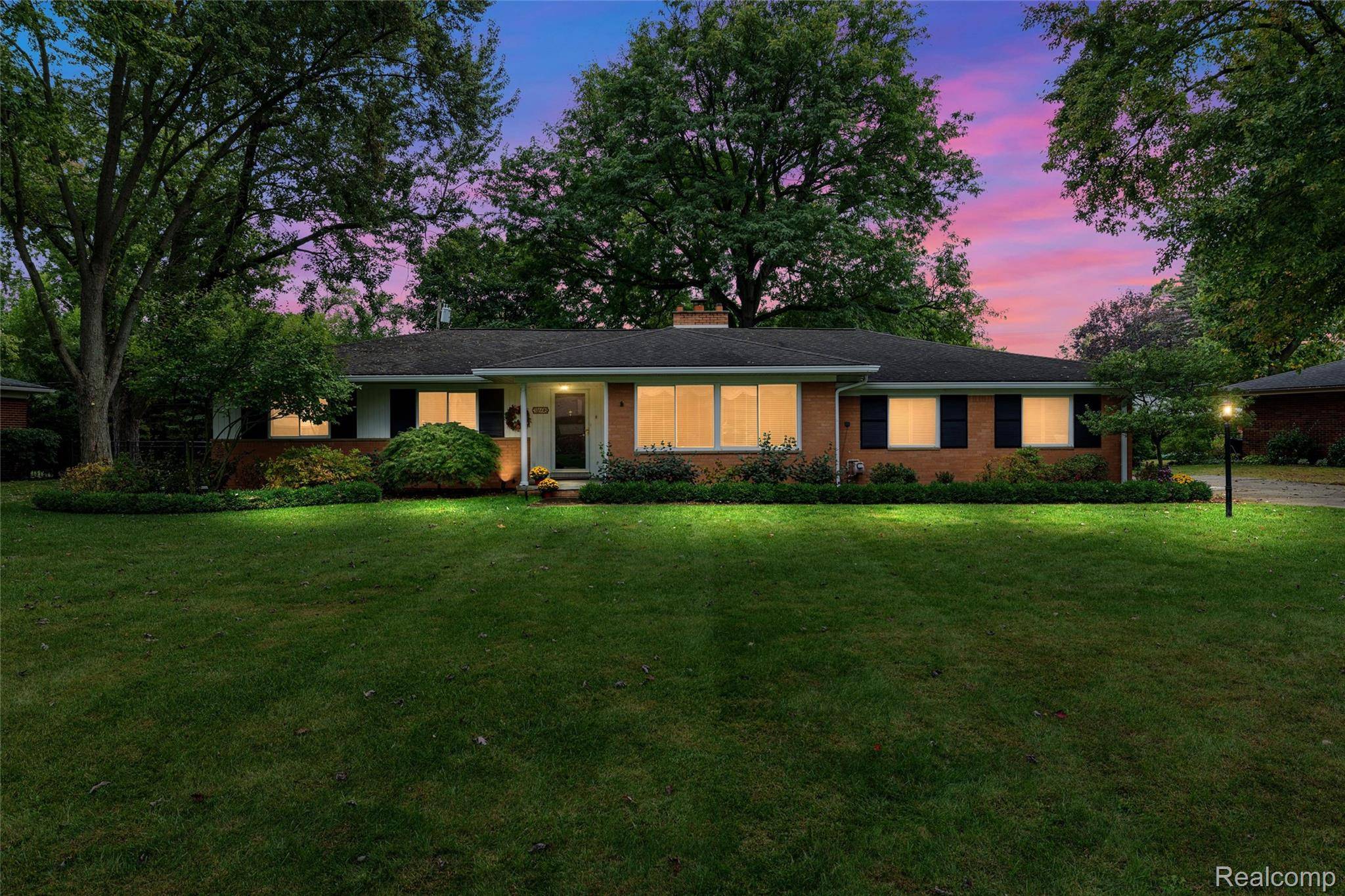 Beverly Hills, MI 48025,31698 Southview ST