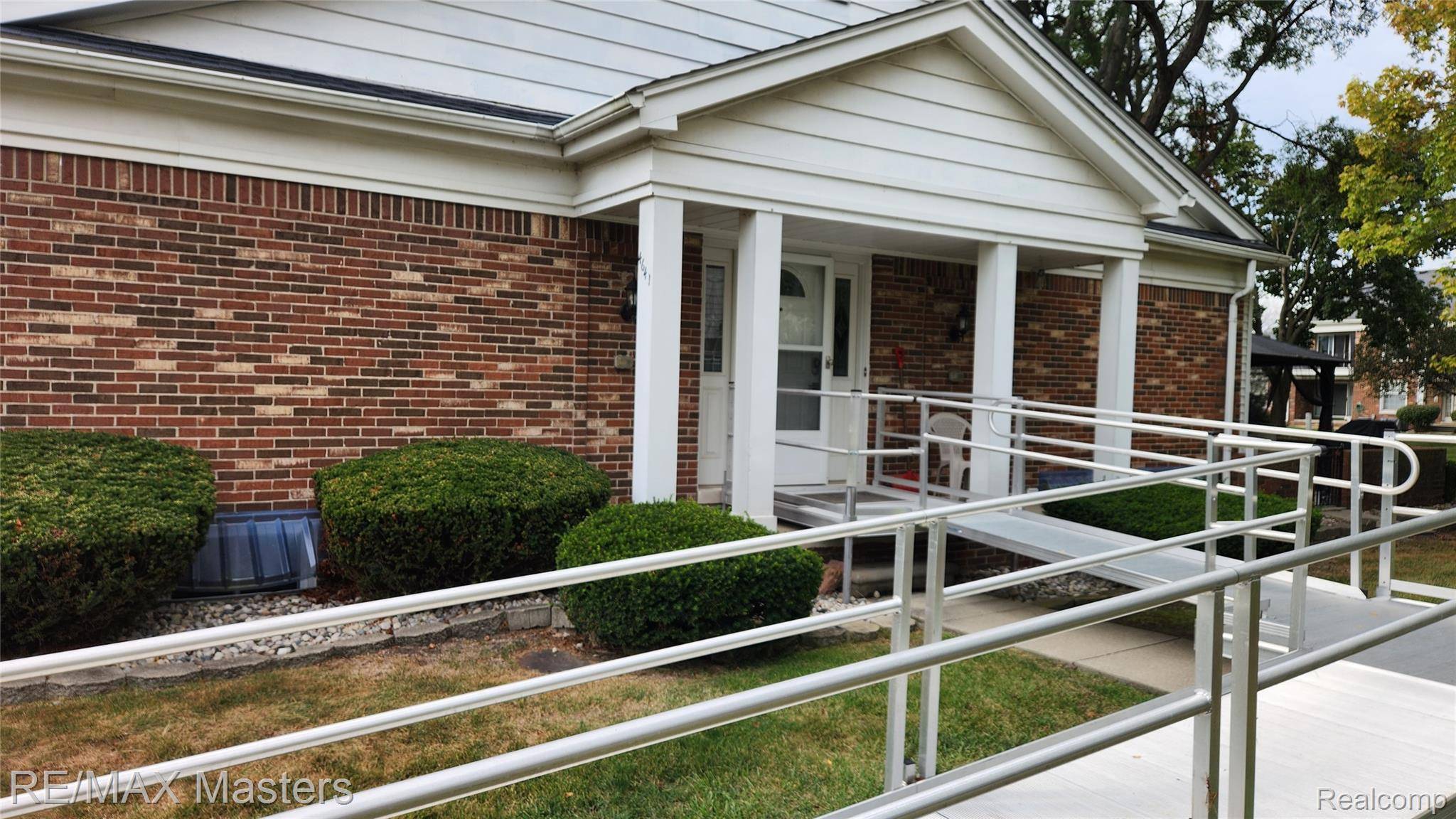 Trenton, MI 48183,4641 Leisure LN