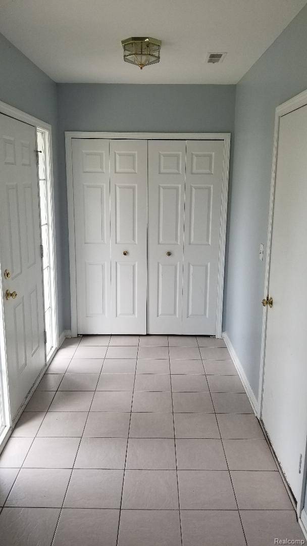 Macomb, MI 48044,16387 Chatham DR