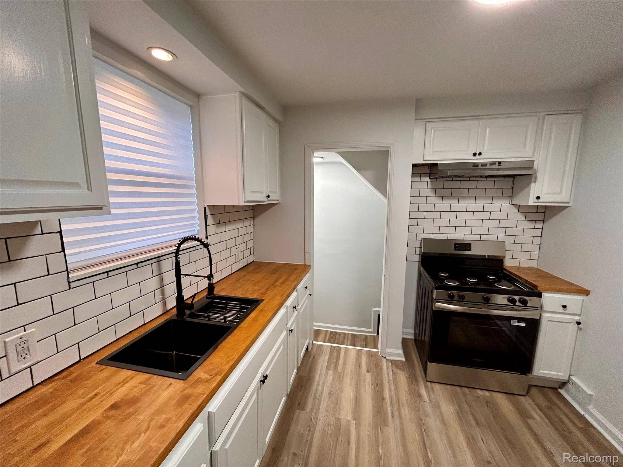 Detroit, MI 48205,16306 Carlisle ST