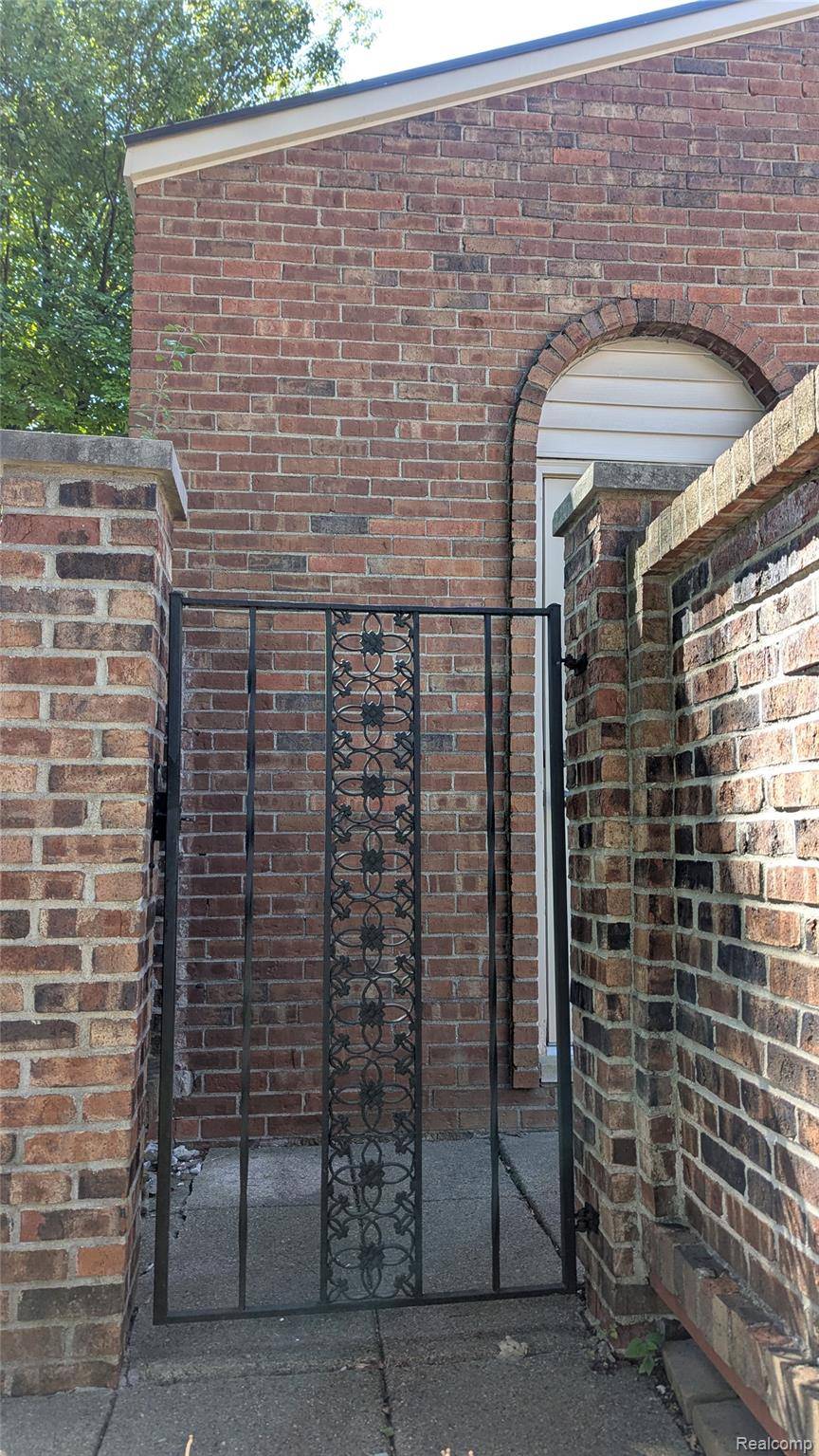 Rochester Hills, MI 48307,358 WILLOW GROVE LN