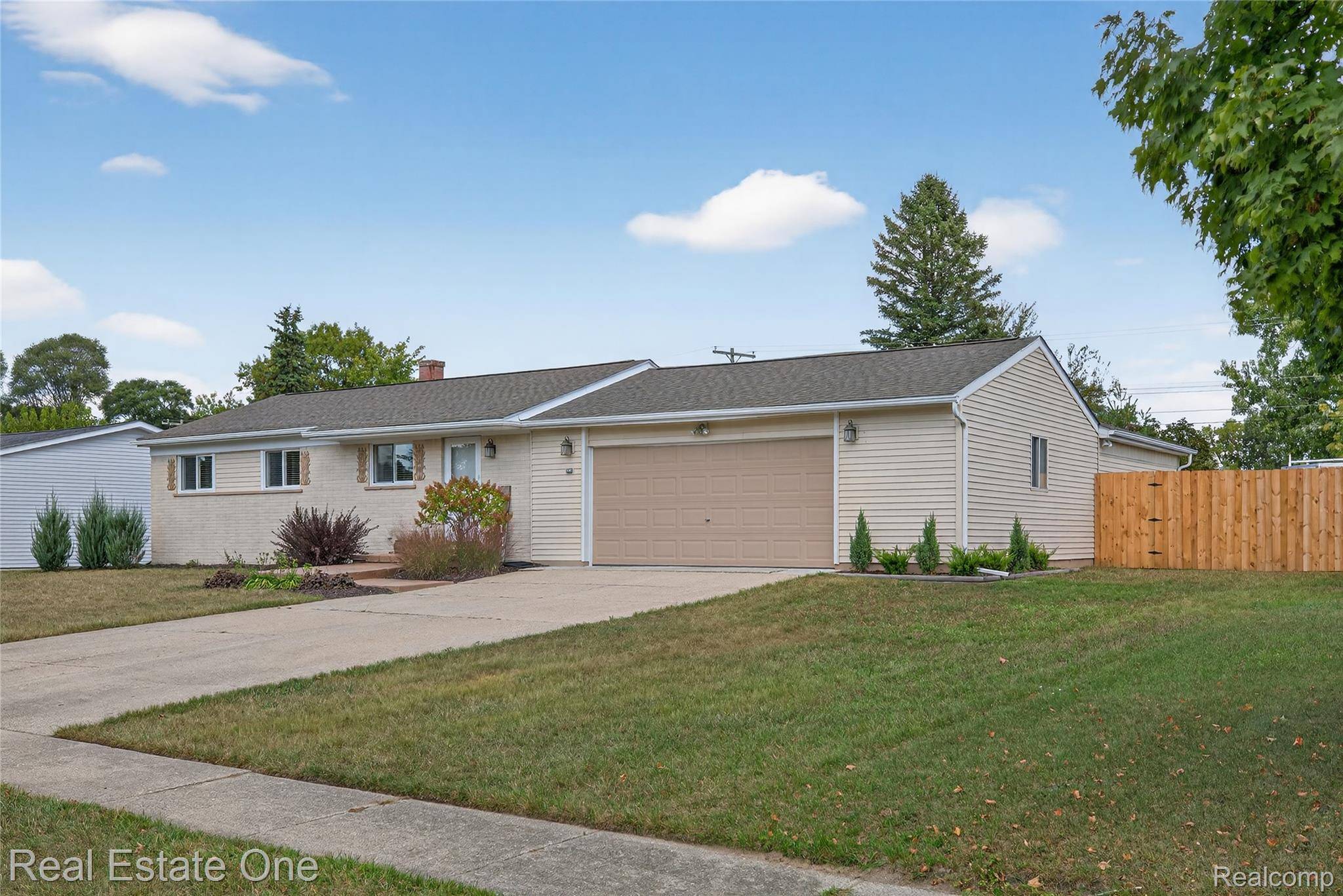 Oxford, MI 48371,1411 Athlone St