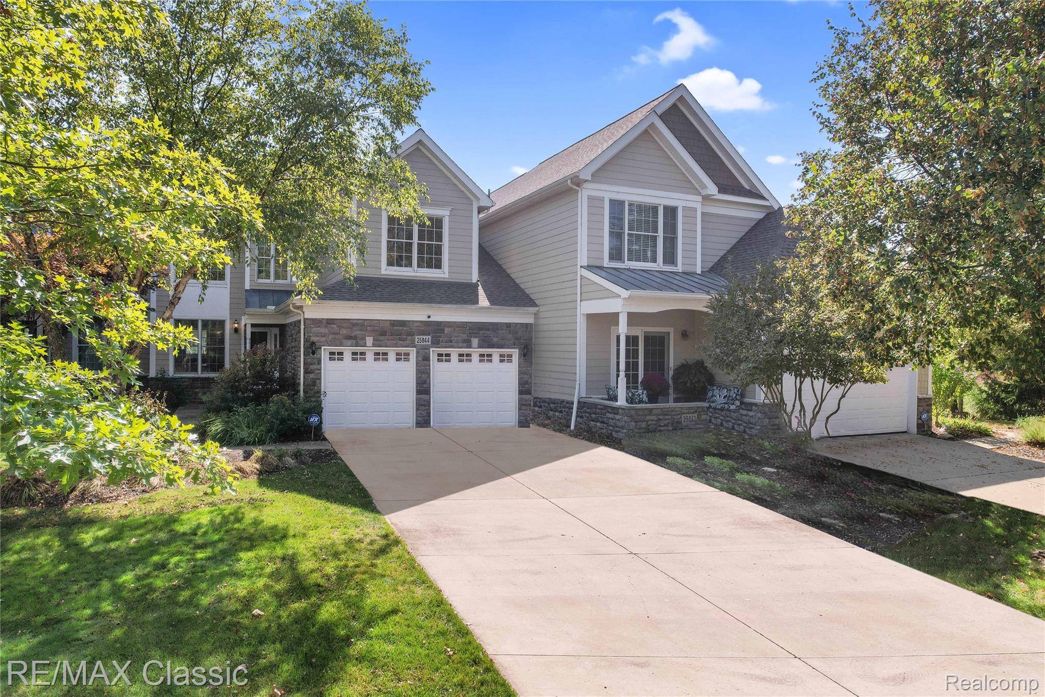 Novi, MI 48374,25844 Island Lake DR