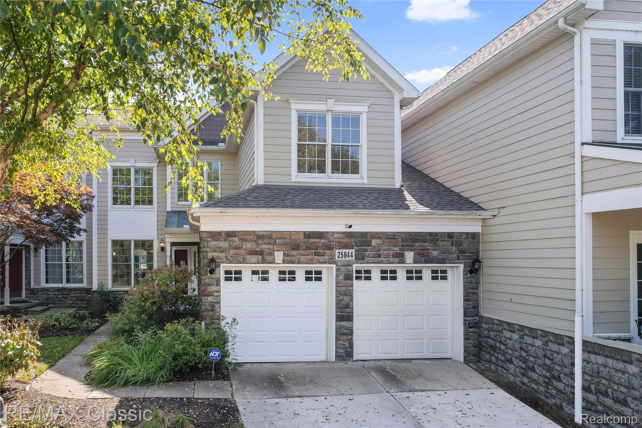 Novi, MI 48374,25844 Island Lake DR