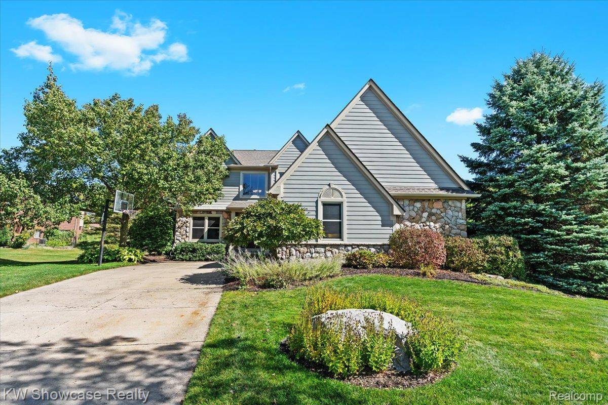 Novi, MI 48377,44847 Larkspur