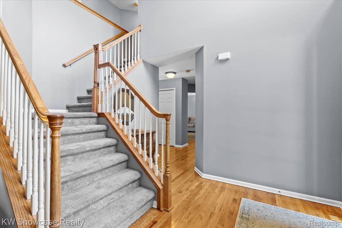 Novi, MI 48377,44847 Larkspur