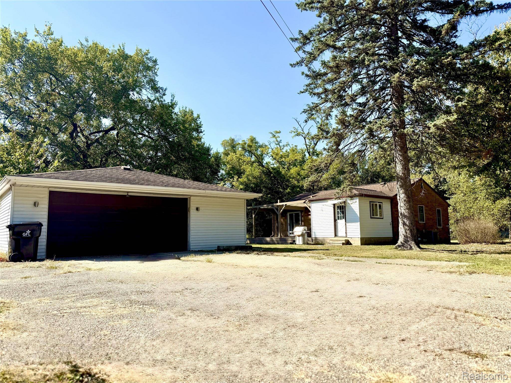 Farmington Hills, MI 48335,21045 Cass ST