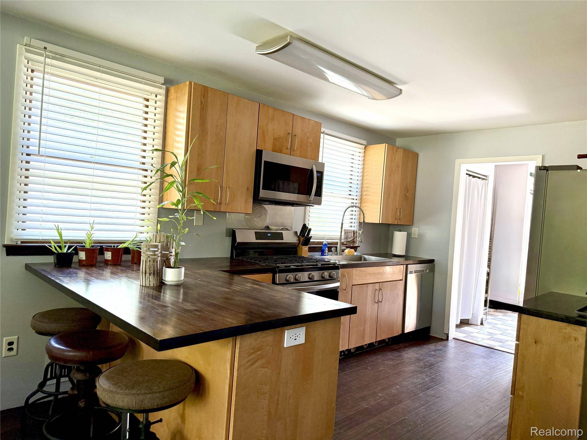 Farmington Hills, MI 48335,21045 Cass ST