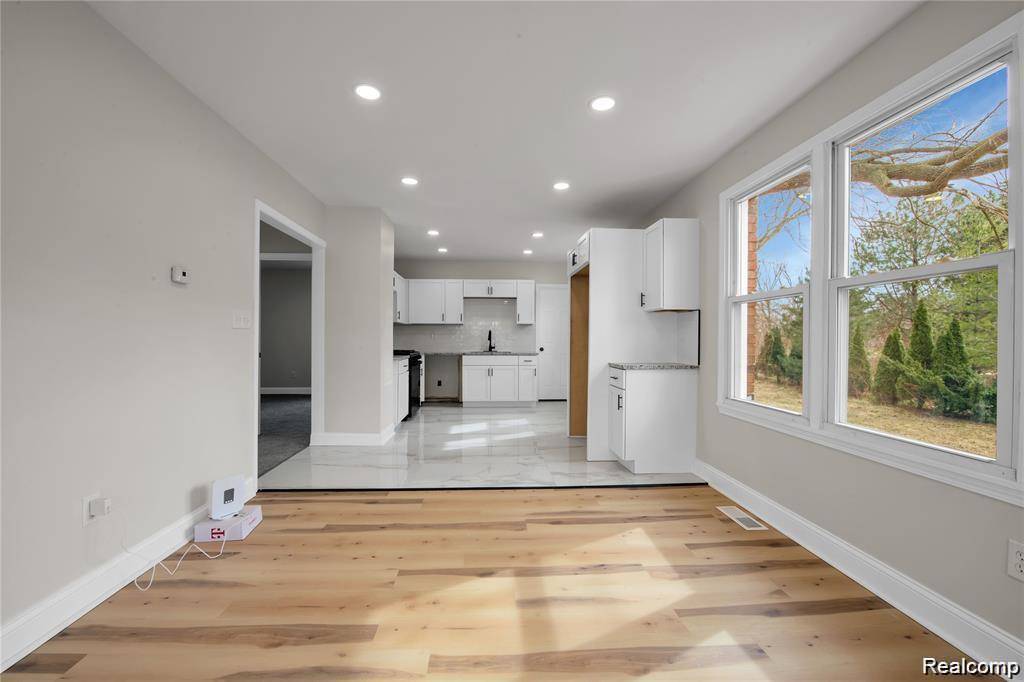 Detroit, MI 48213,13332 Maiden ST