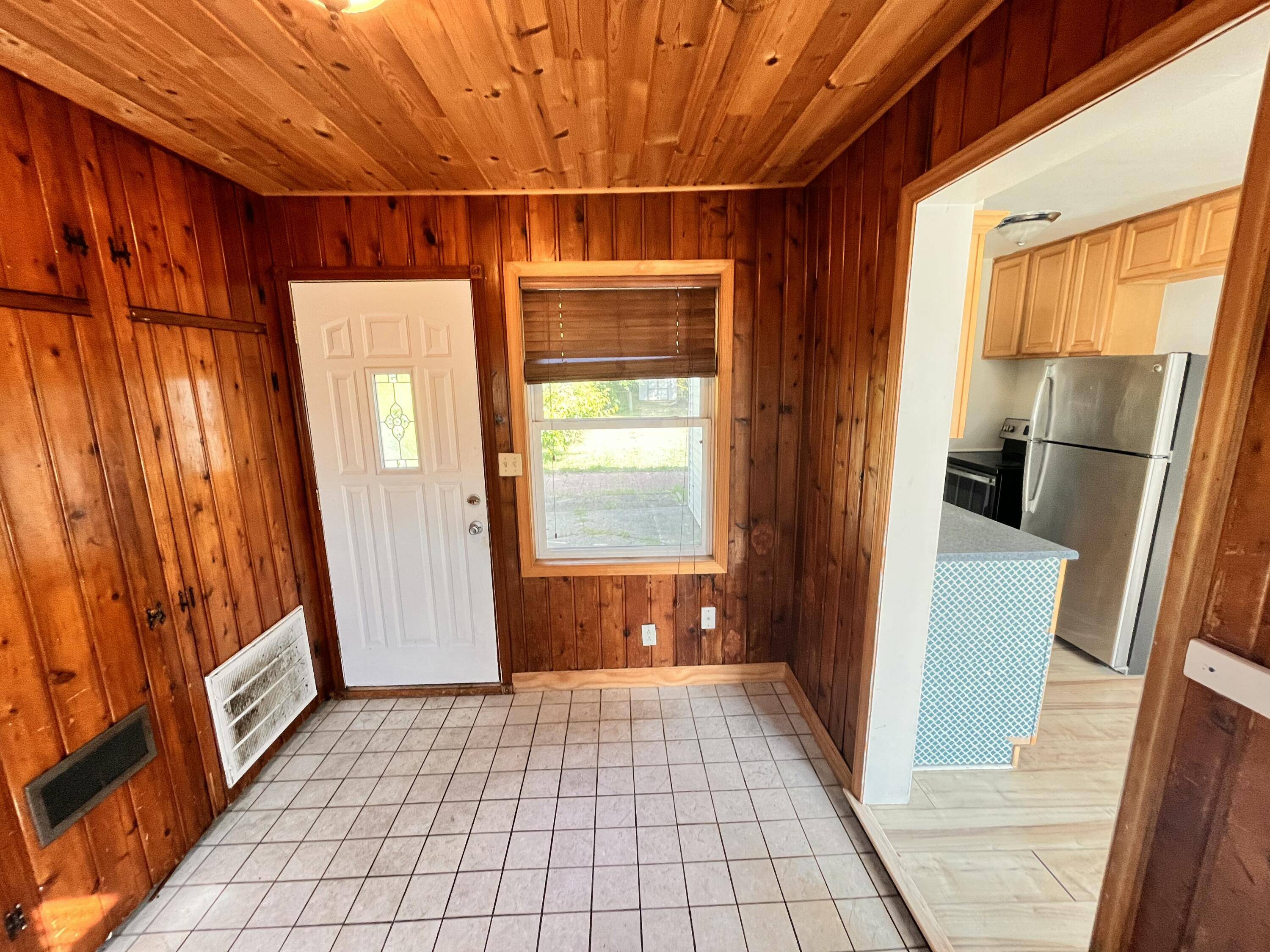 Norton Shores, MI 49441,1130 Englewood AVE