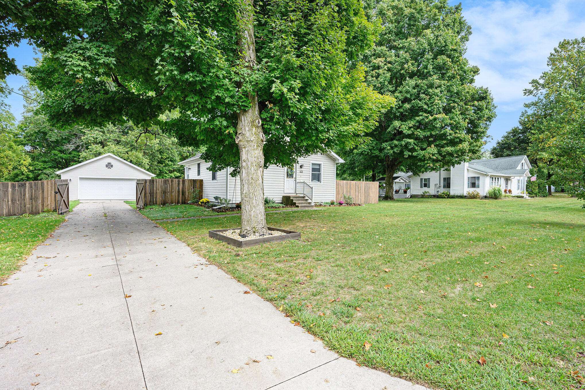 Lawton, MI 49065,405 E Bitely ST