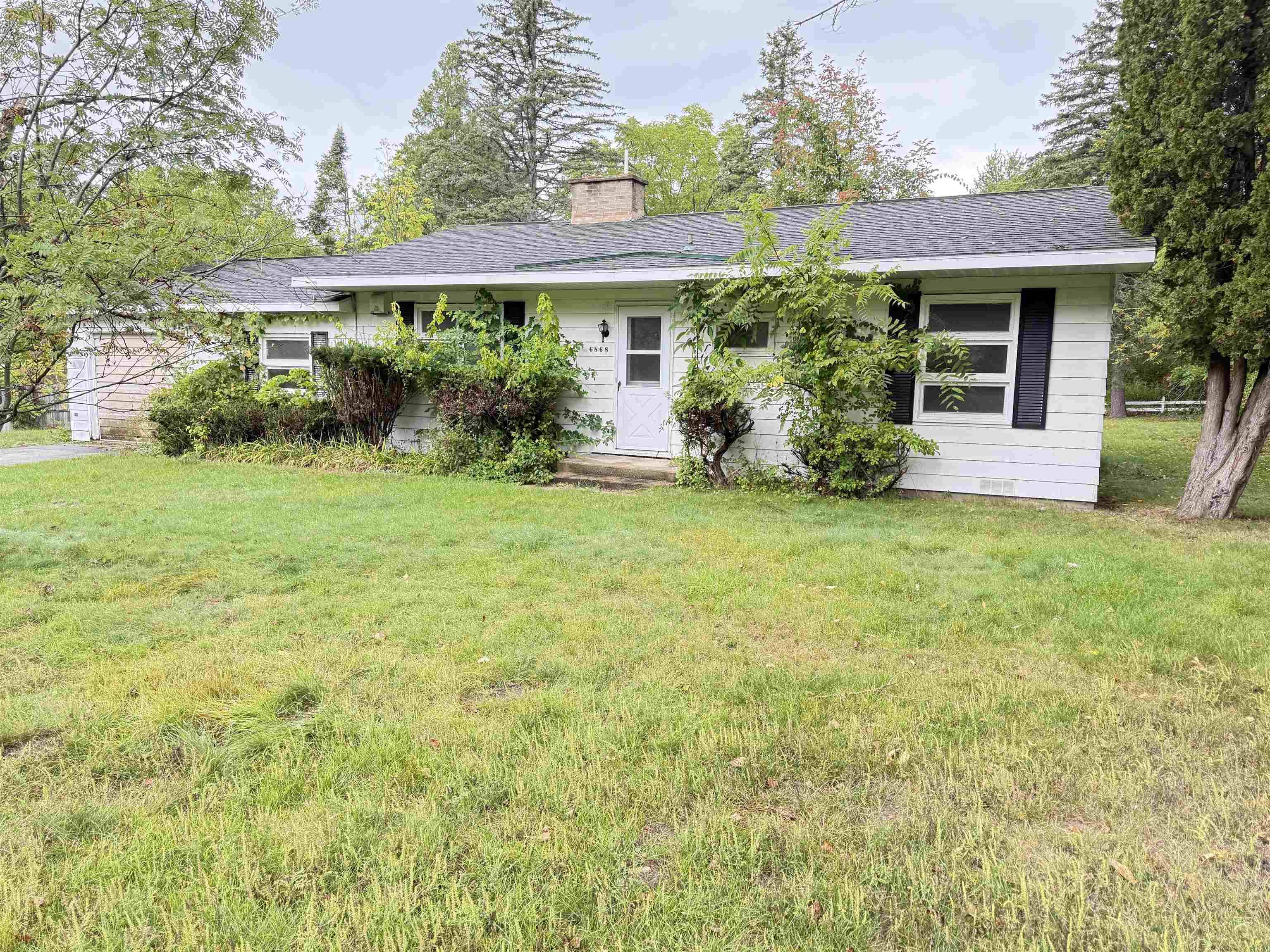 6868 Walker ST, Benzonia Twp, MI 49616