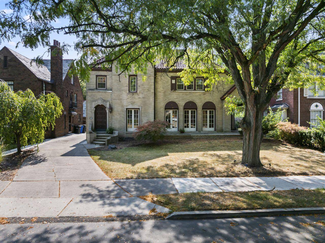 Detroit, MI 48206,2423 Chicago BLVD