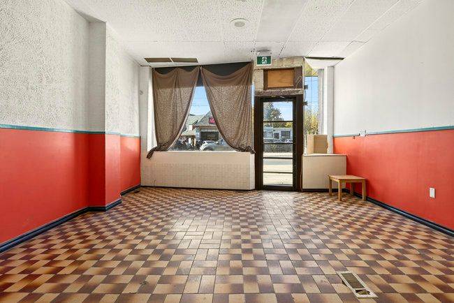 Hamilton, ON L8H 4S2,196 1/2 Kenilworth AVE N