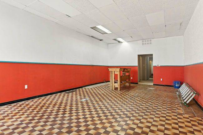 Hamilton, ON L8H 4S2,196 1/2 Kenilworth AVE N