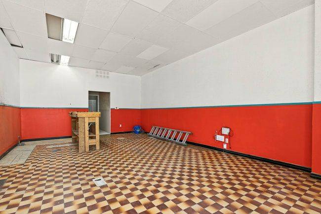 Hamilton, ON L8H 4S2,196 1/2 Kenilworth AVE N