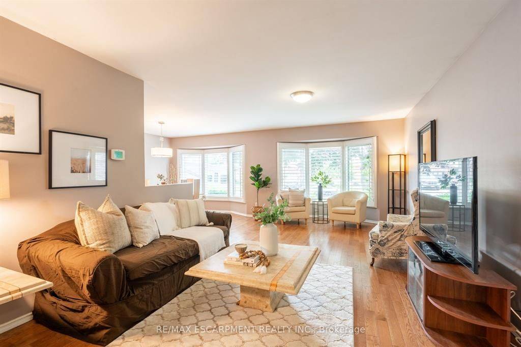 Hamilton, ON L9A 4X7,16 Flamingo DR