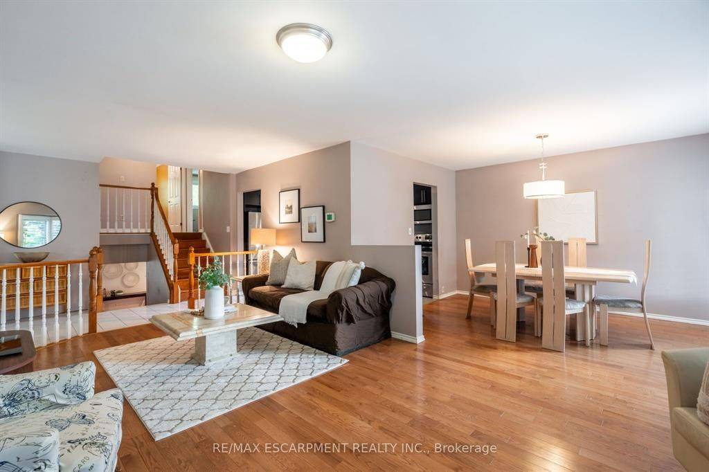 Hamilton, ON L9A 4X7,16 Flamingo DR