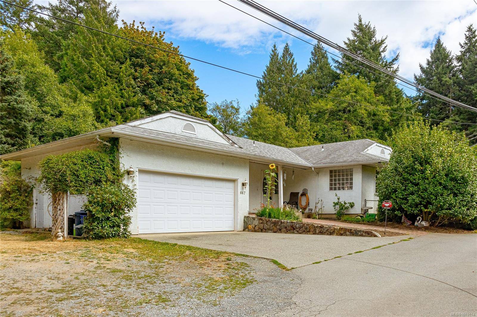 Langford, BC V9B 6H3,667 Goldie Ave