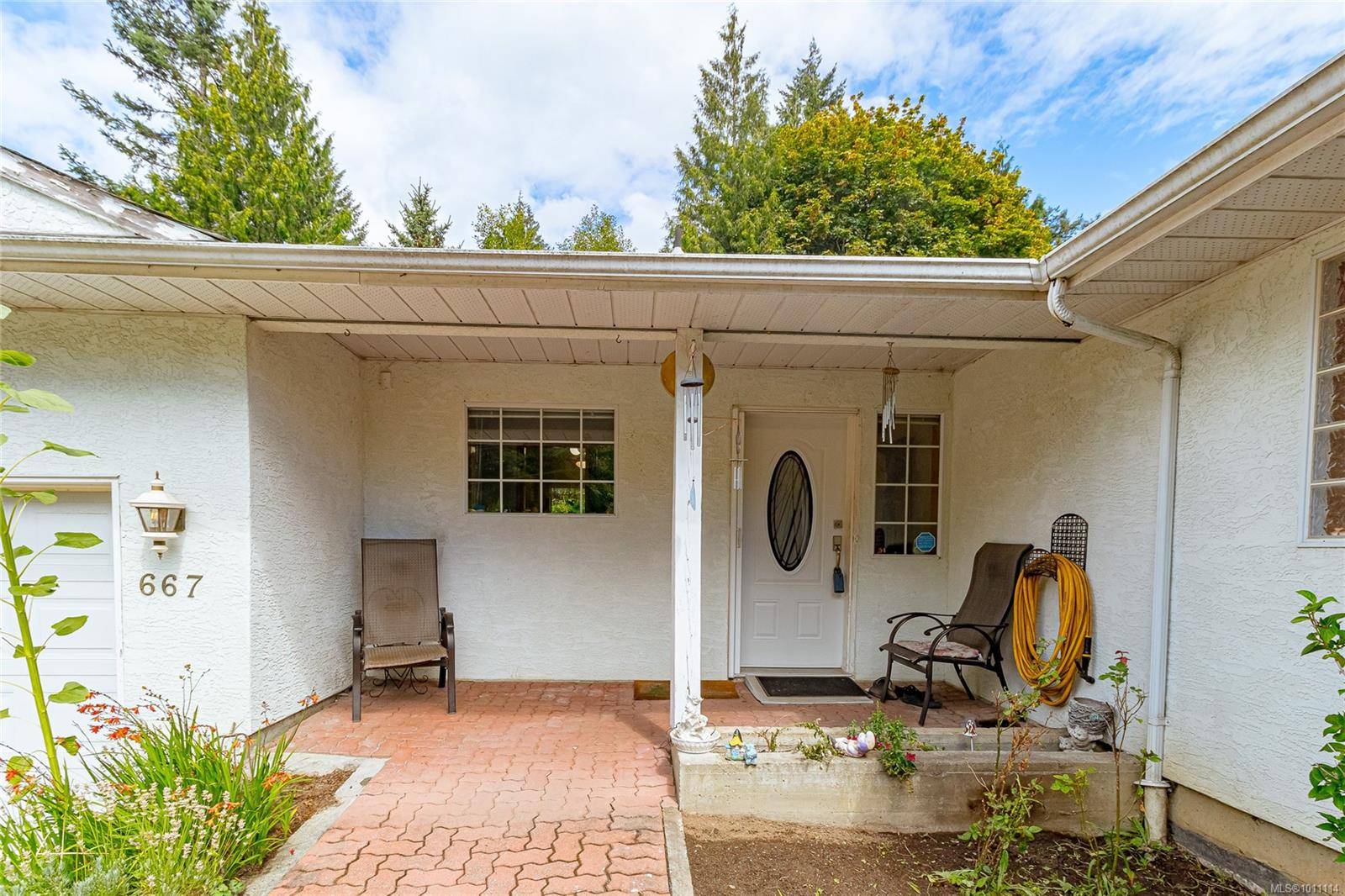 Langford, BC V9B 6H3,667 Goldie Ave