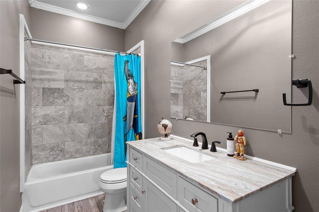 Alvarado, TX 76009,63 Live Oak Street