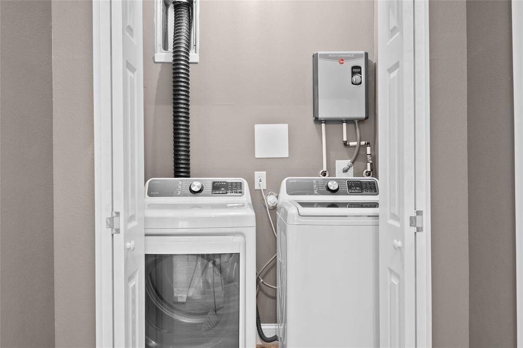 Alvarado, TX 76009,63 Live Oak Street