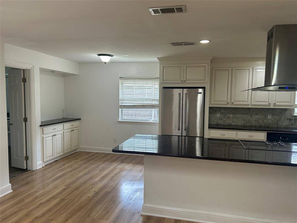 Dallas, TX 75229,5416 Northmoor Drive