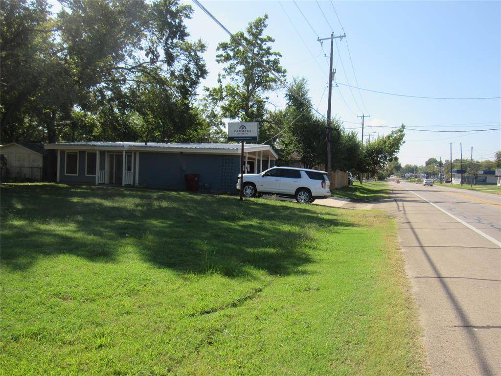 1802 N Center Street, Bonham, TX 75418