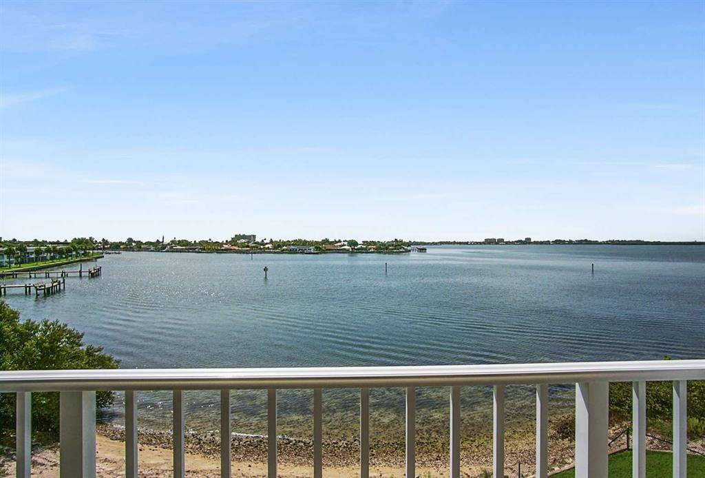 Fort Pierce, FL 34949,3 Harbour Isle Dr. East #302