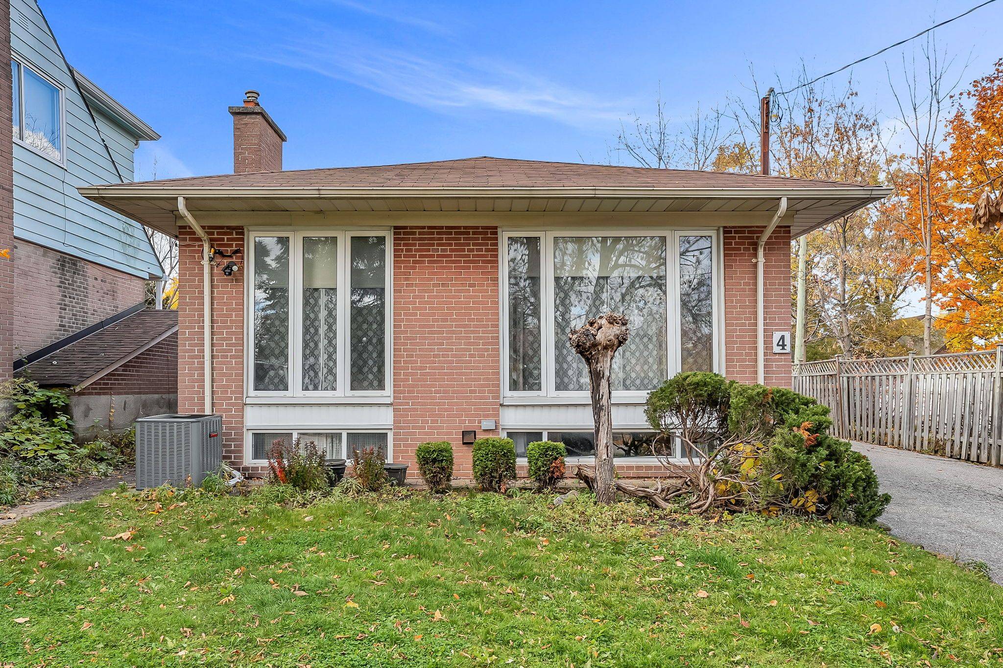 Toronto W10, ON M9W 2V9,4 Hallow CRES