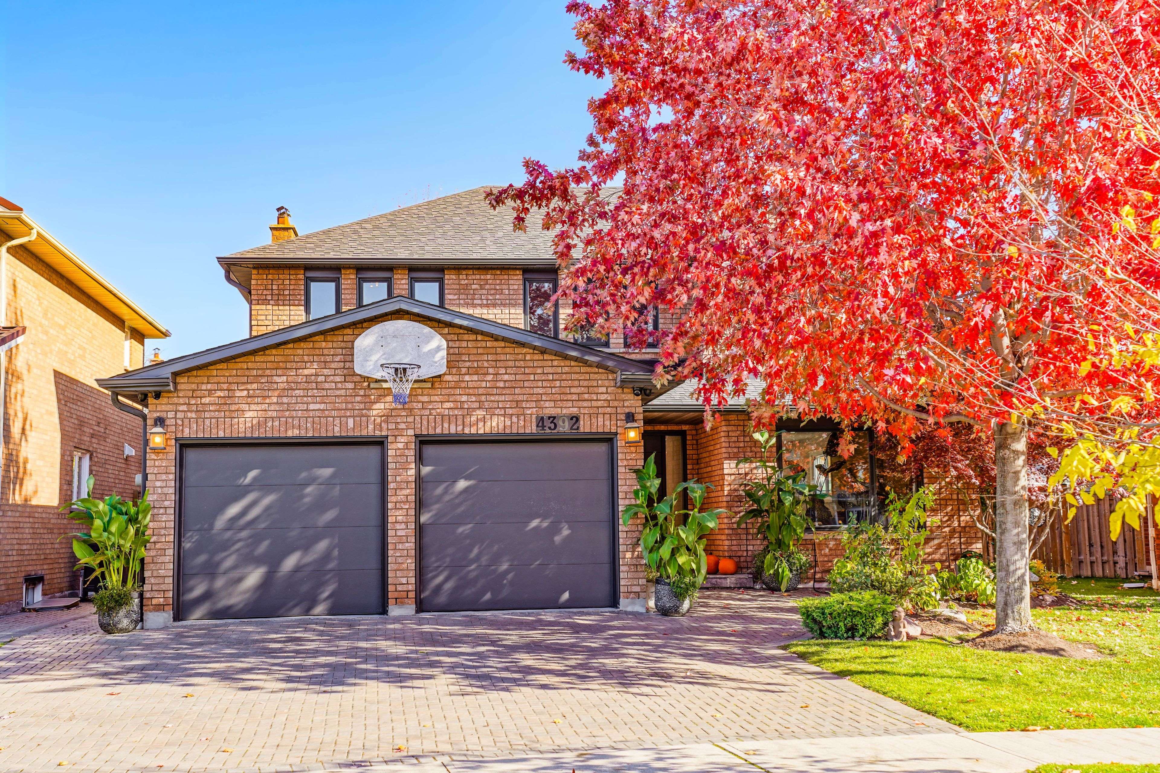 Mississauga, ON L5V 1E2,4392 Grassland CRES