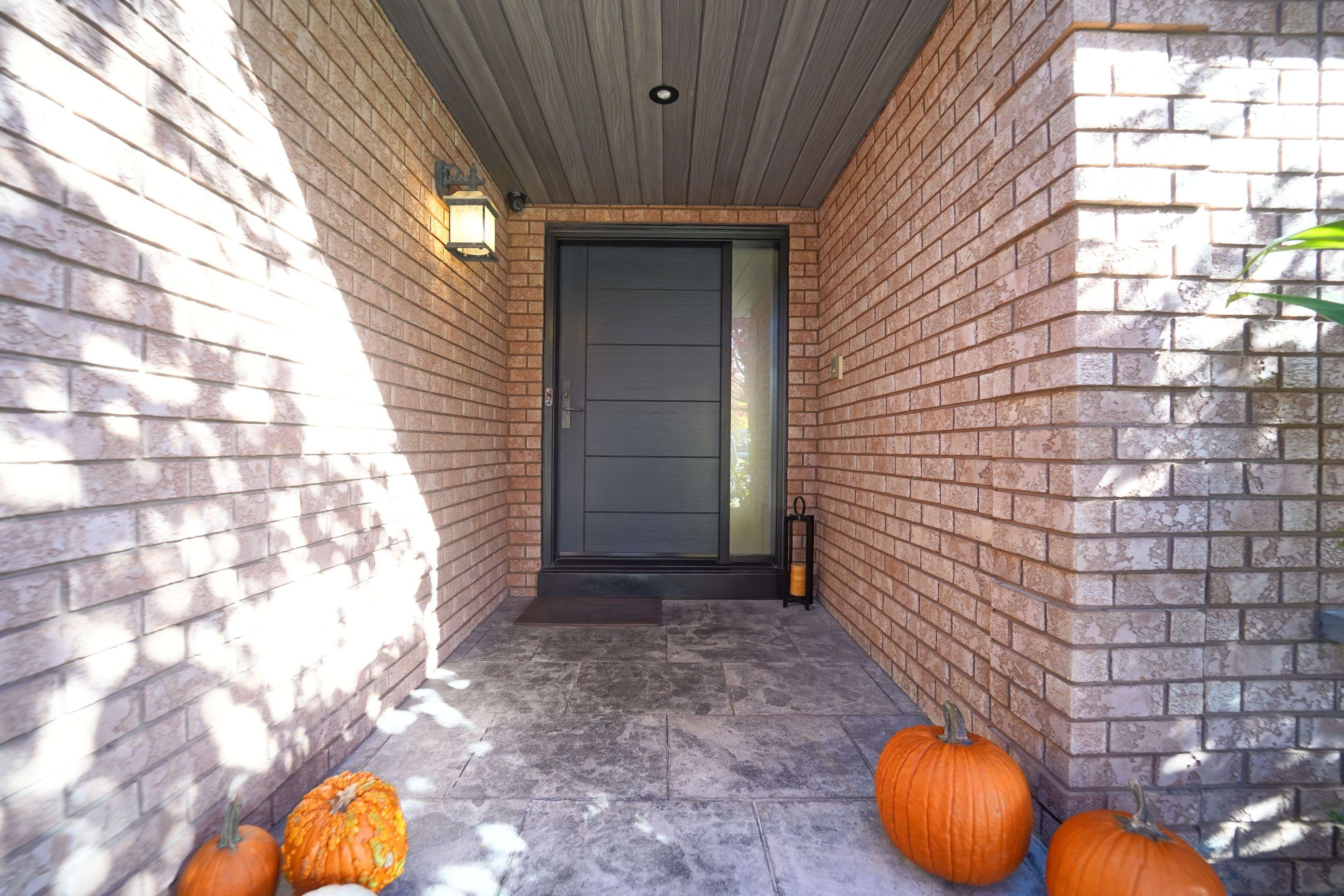 Mississauga, ON L5V 1E2,4392 Grassland CRES