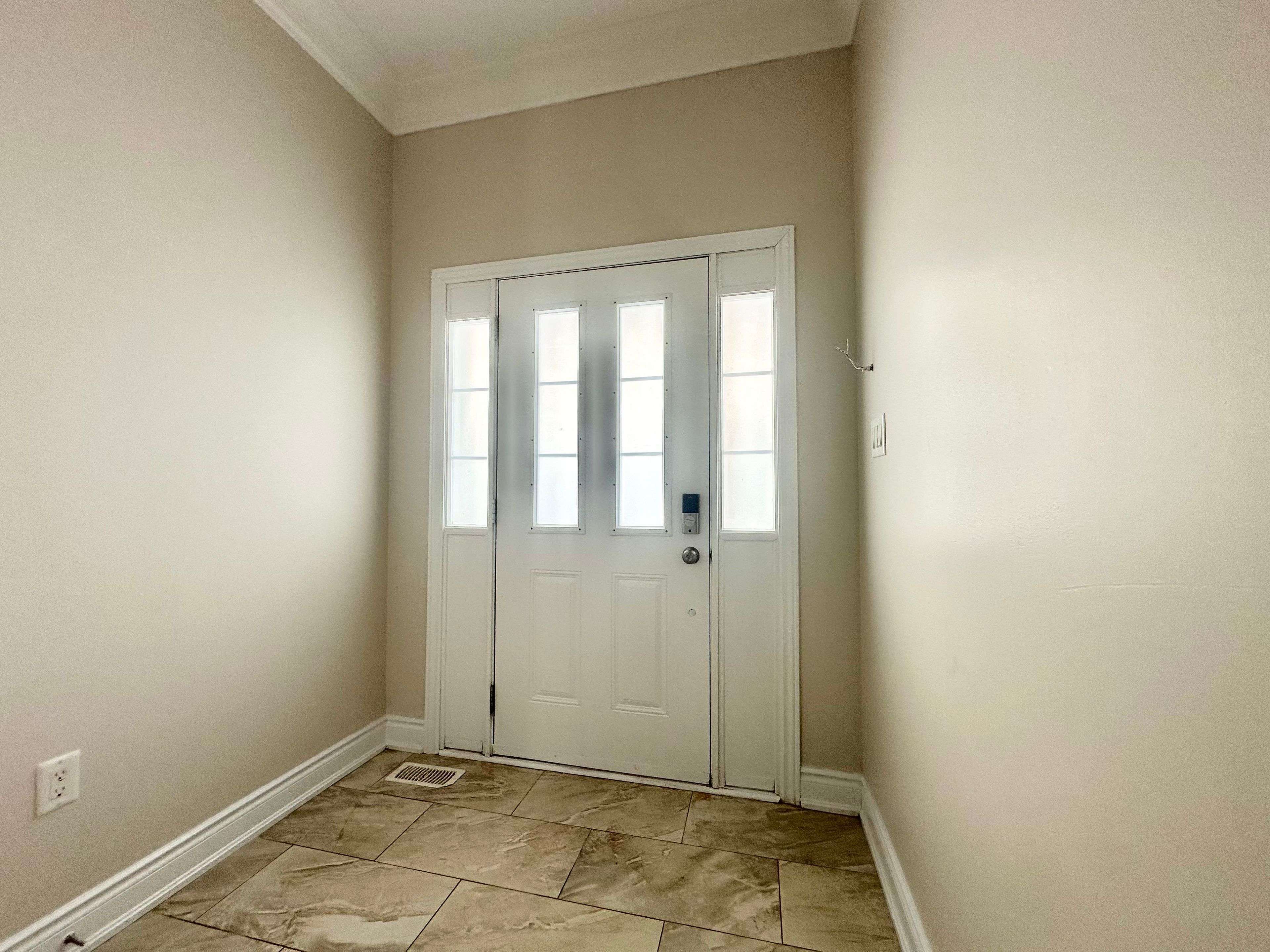 Mississauga, ON L5N 7A2,3682 Banff CT