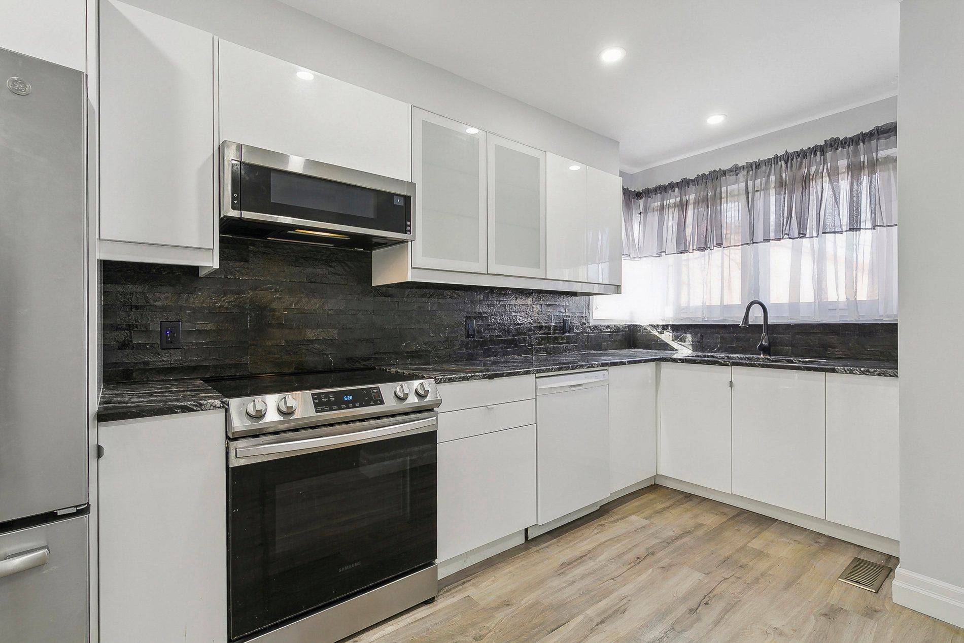 Mississauga, ON L5J 4K4,1406 Andros BLVD