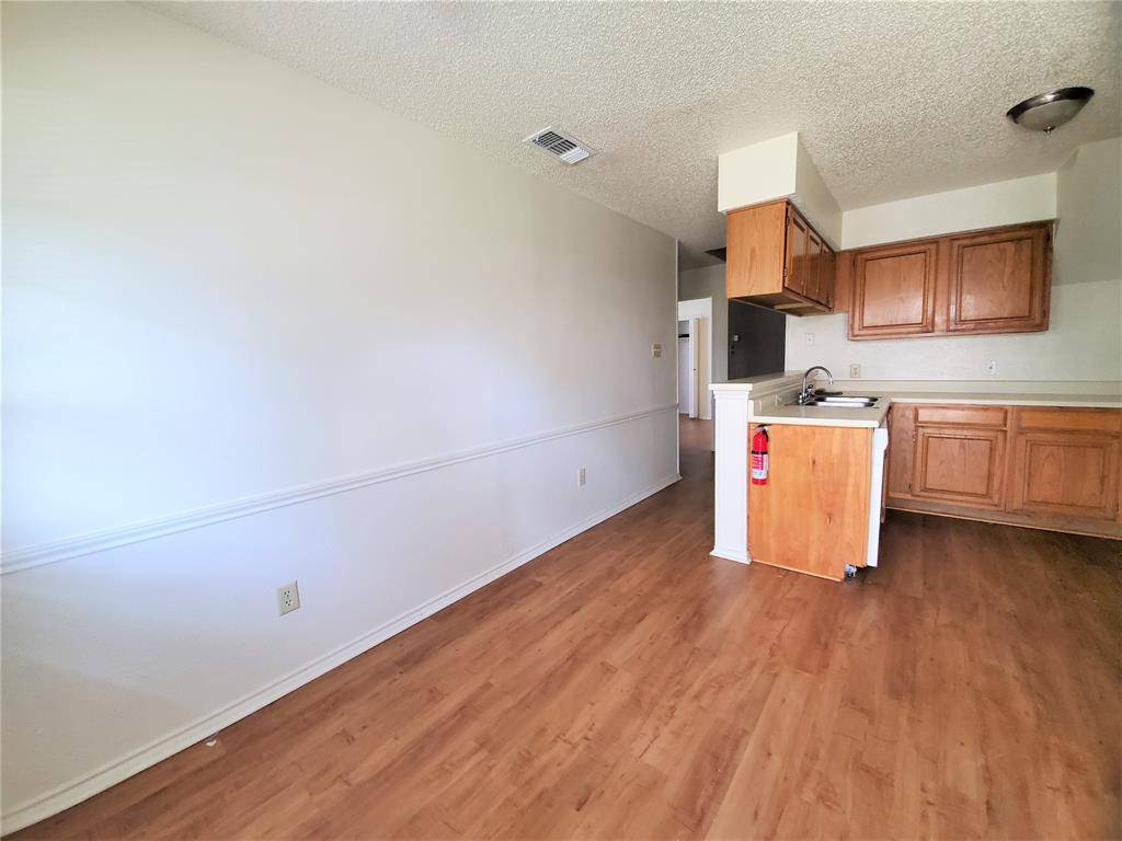 Denton, TX 76209,3024-3030 N Bell Avenue