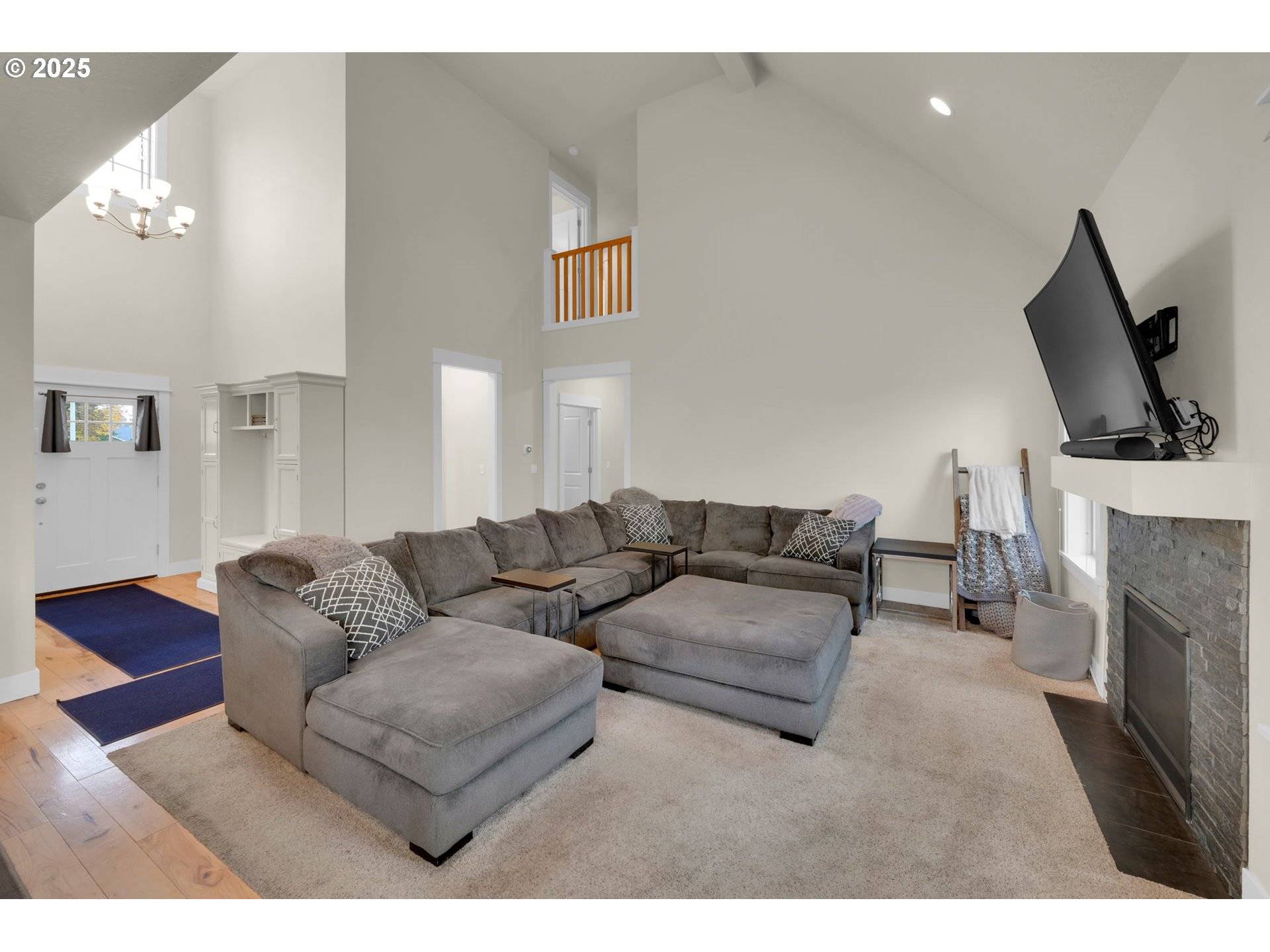 Eugene, OR 97404,303 LENORE LOOP