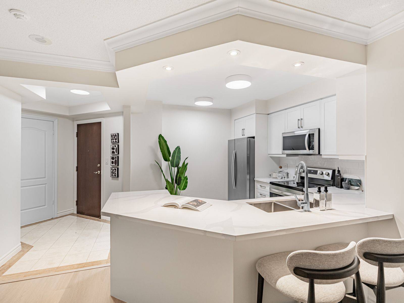 Toronto C12, ON M2P 2H1,28 William Carson CRES #219