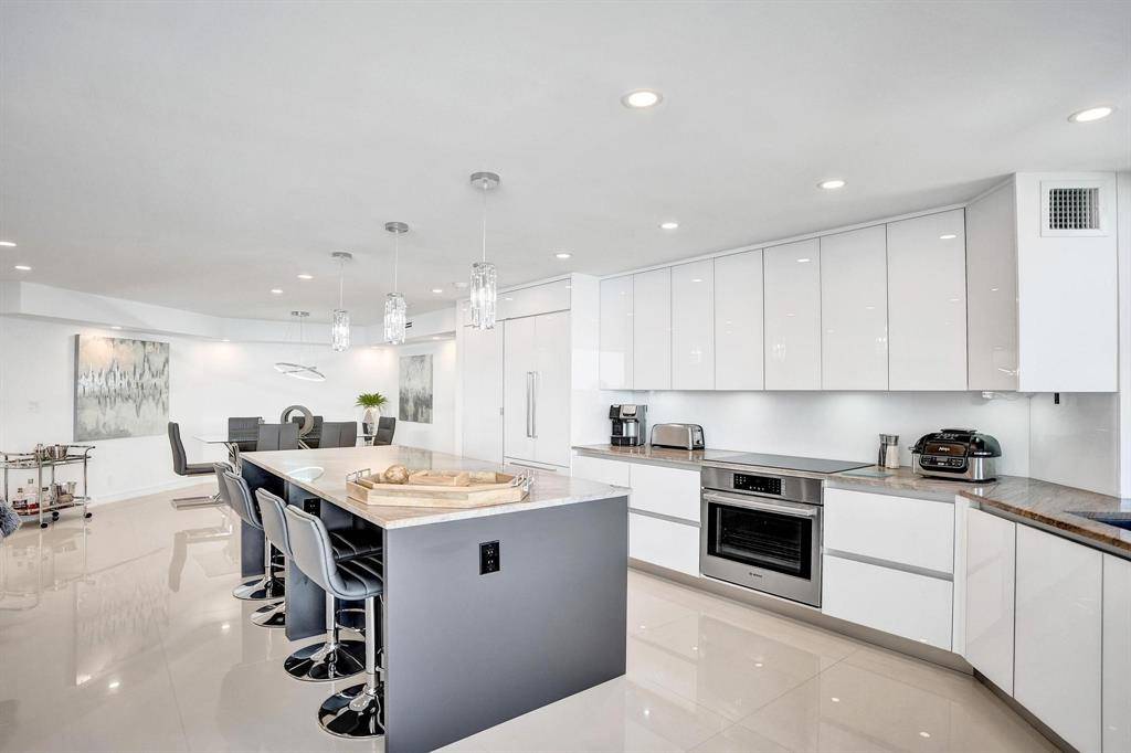 Pompano Beach, FL 33062,1340 S Ocean Blvd #905