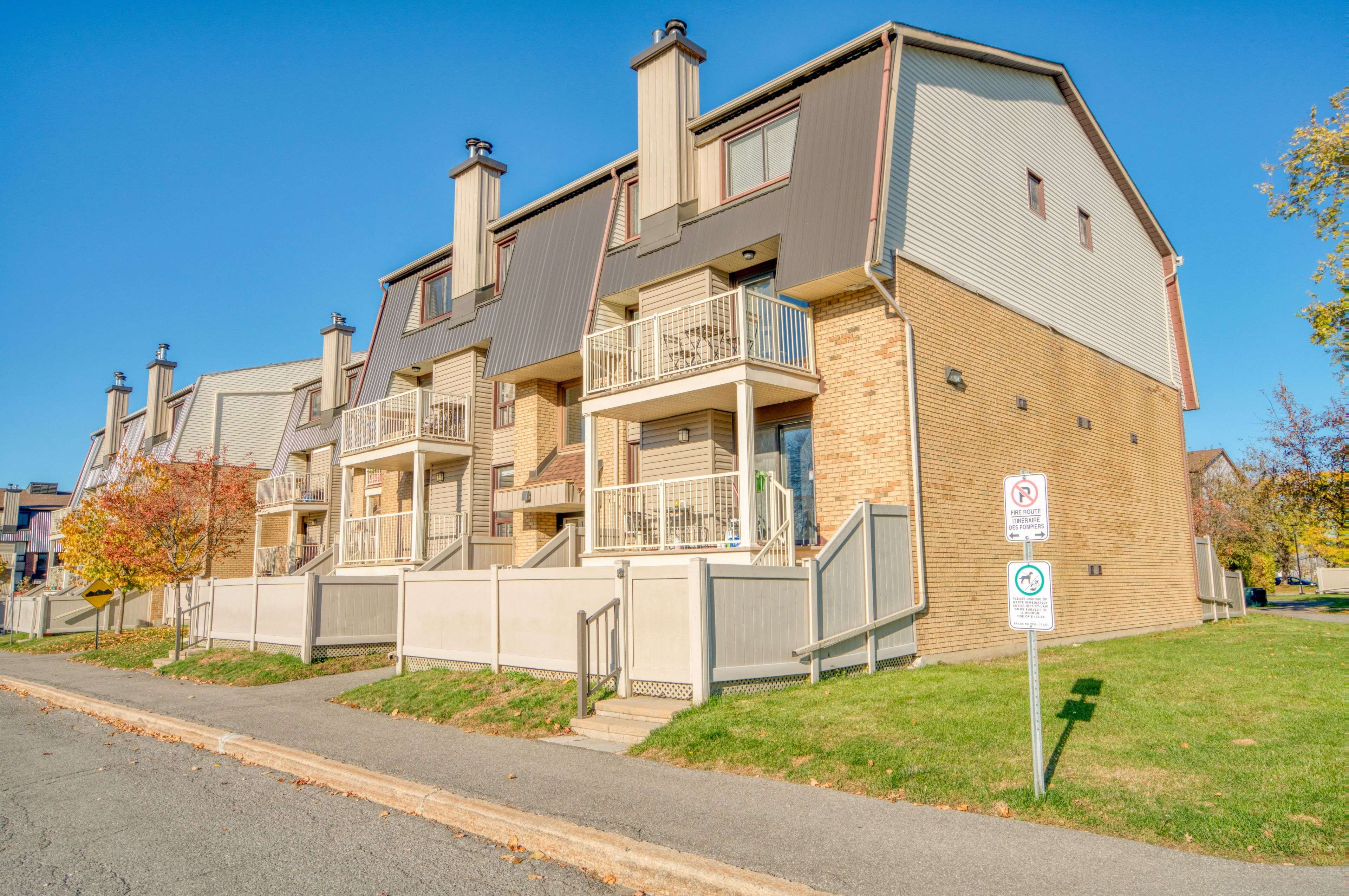 Barrhaven, ON K2J 2K4,16 Sweetbriar CIR #1