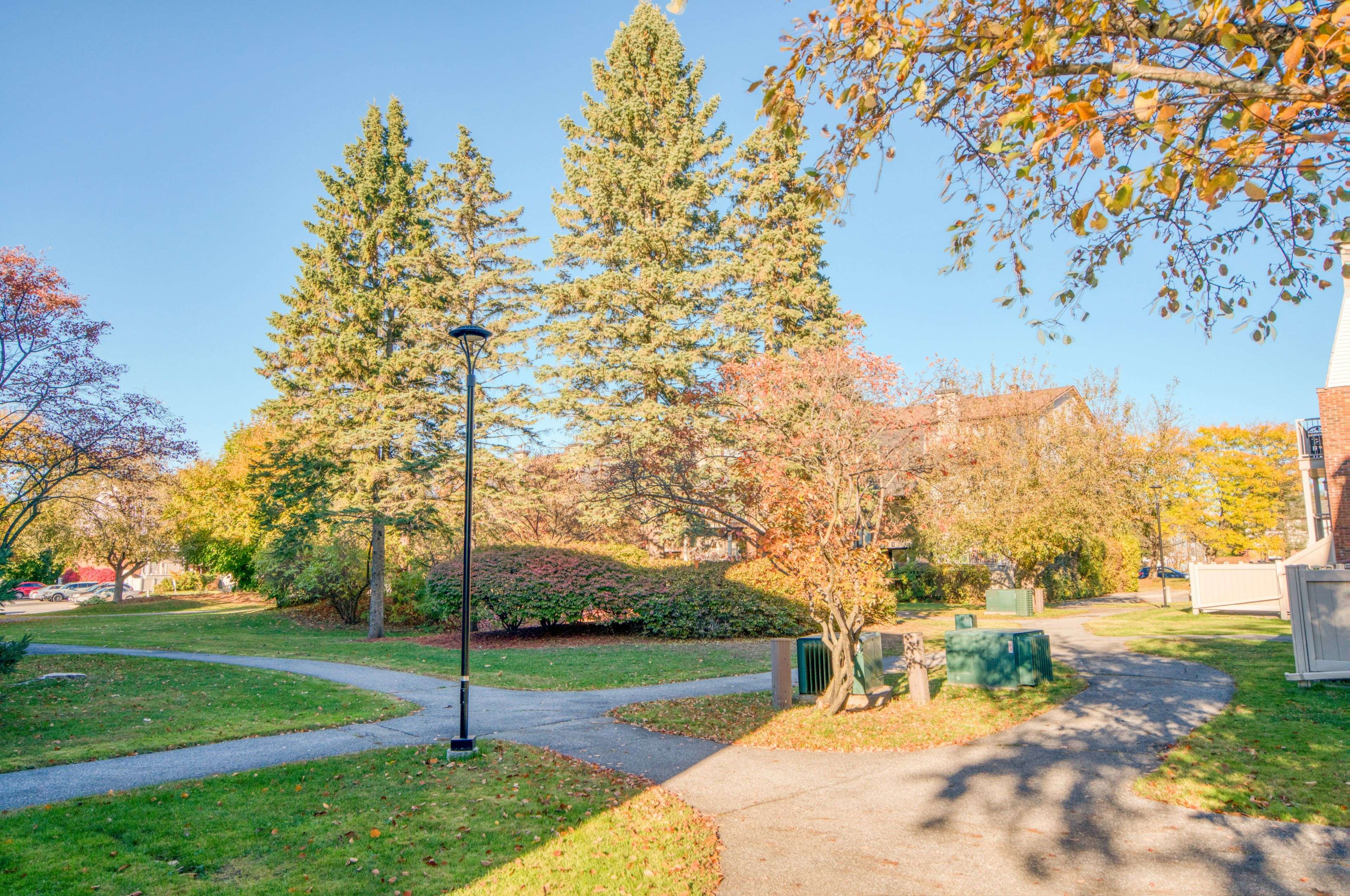 Barrhaven, ON K2J 2K4,16 Sweetbriar CIR #1